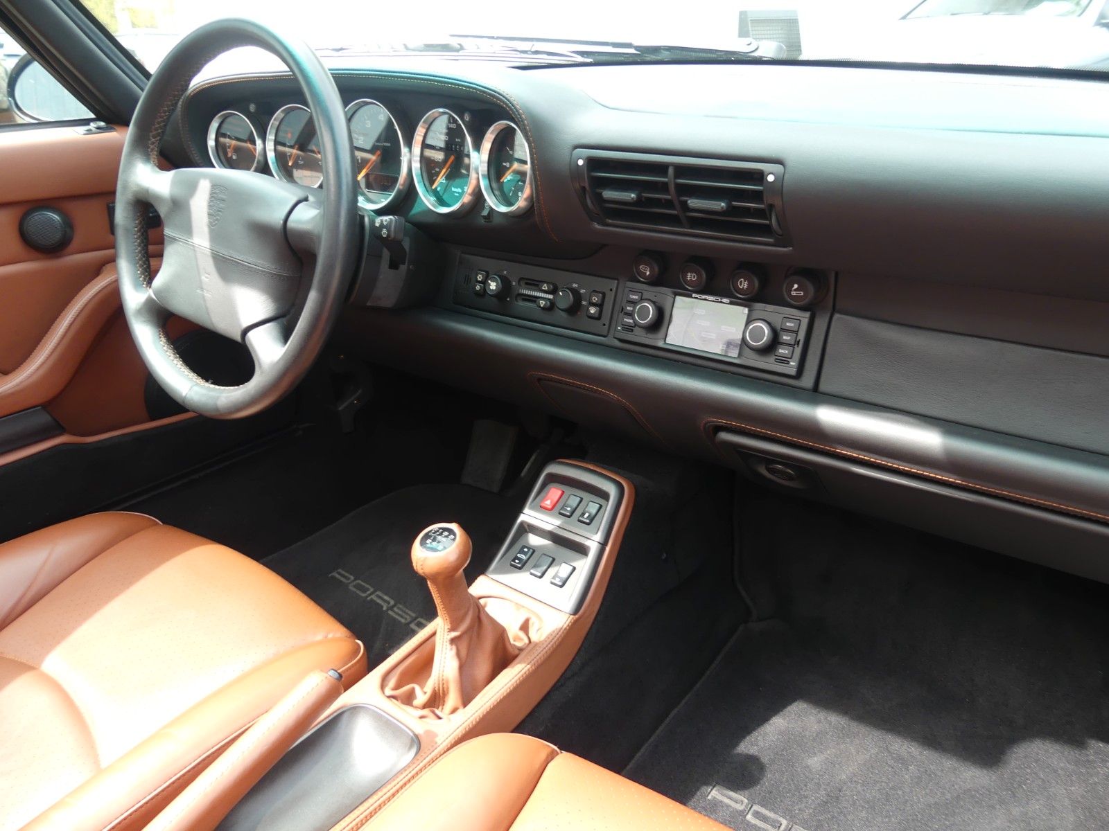 Fahrzeugabbildung Porsche 911 / 993 Carrera 2 Cabrio Top Zustand