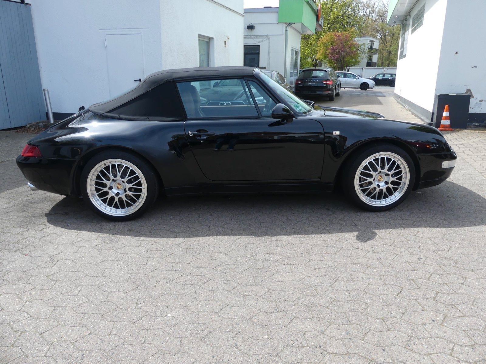 Fahrzeugabbildung Porsche 911 / 993 Carrera 2 Cabrio Top Zustand