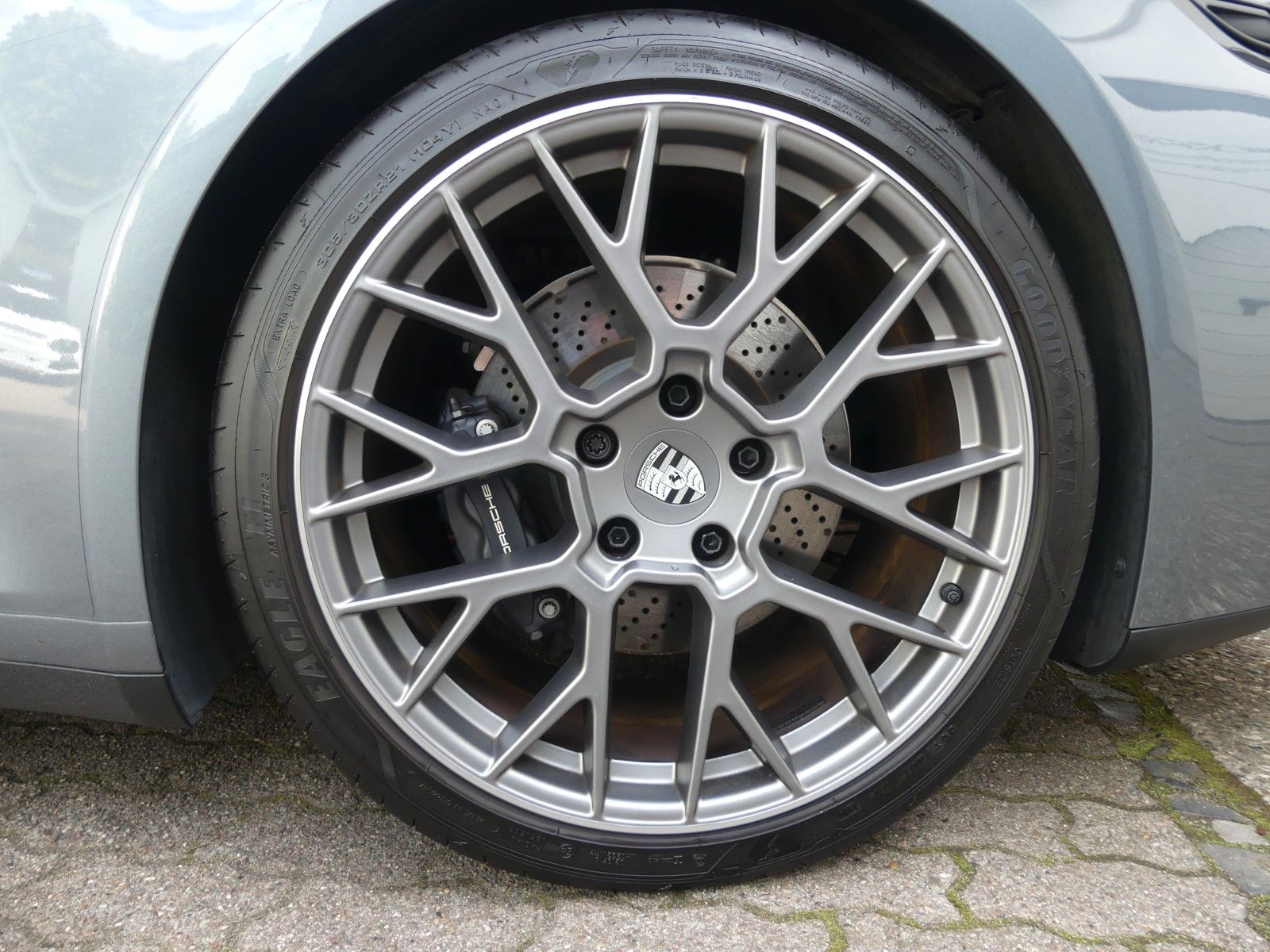 Fahrzeugabbildung Porsche 911 / 992 Carrera, 1. Hd., Zustand NEUWERTIG