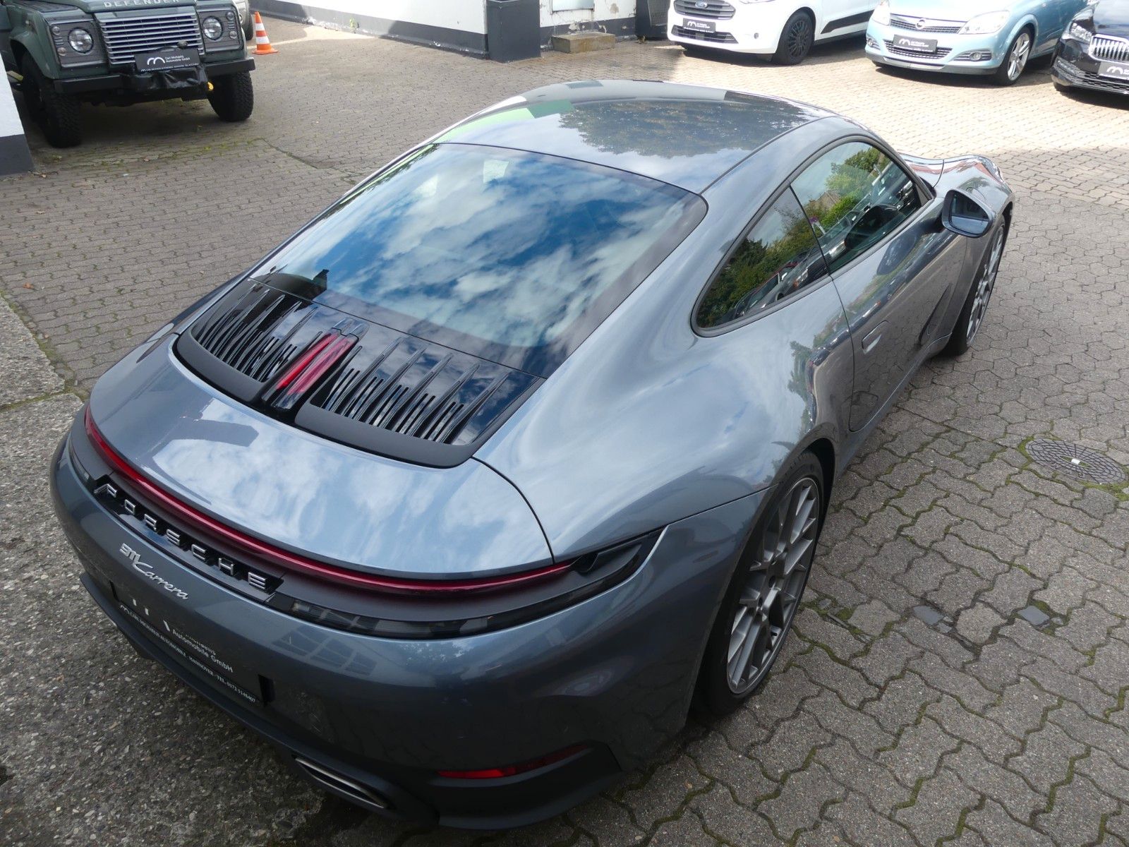Fahrzeugabbildung Porsche 911 / 992 Carrera, 1. Hd., Zustand NEUWERTIG