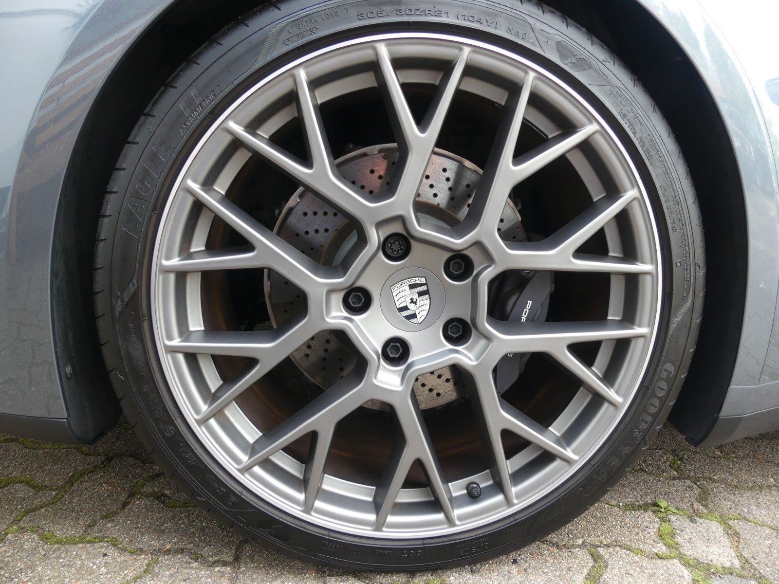Fahrzeugabbildung Porsche 911 / 992 Carrera, 1. Hd., Zustand NEUWERTIG