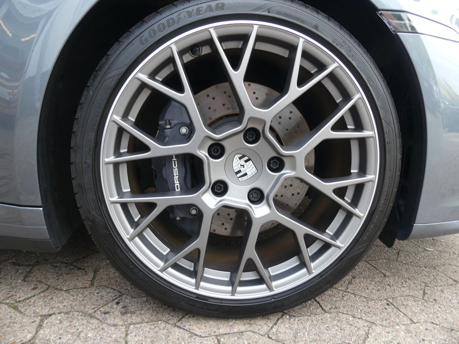 Fahrzeugabbildung Porsche 911 / 992 Carrera, 1. Hd., Zustand NEUWERTIG