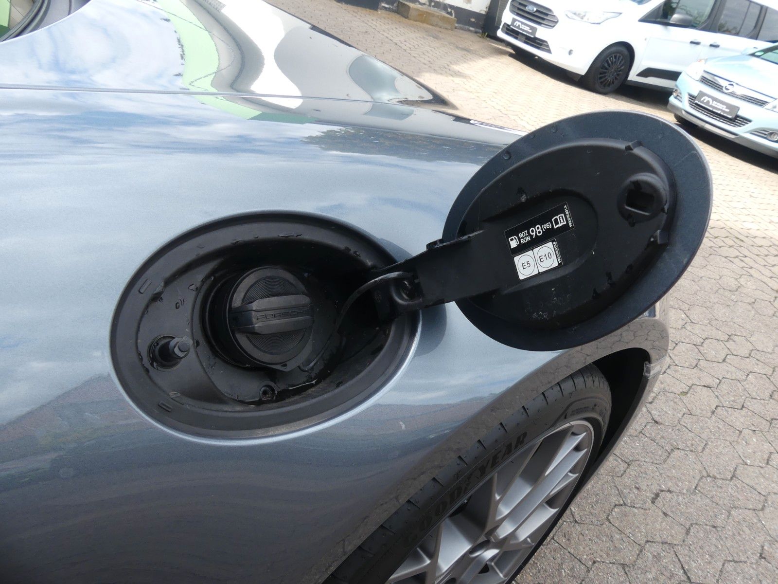 Fahrzeugabbildung Porsche 911 / 992 Carrera, 1. Hd., Zustand NEUWERTIG