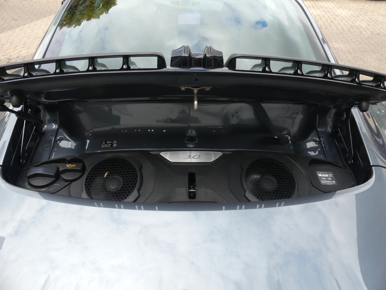 Fahrzeugabbildung Porsche 911 / 992 Carrera, 1. Hd., Zustand NEUWERTIG