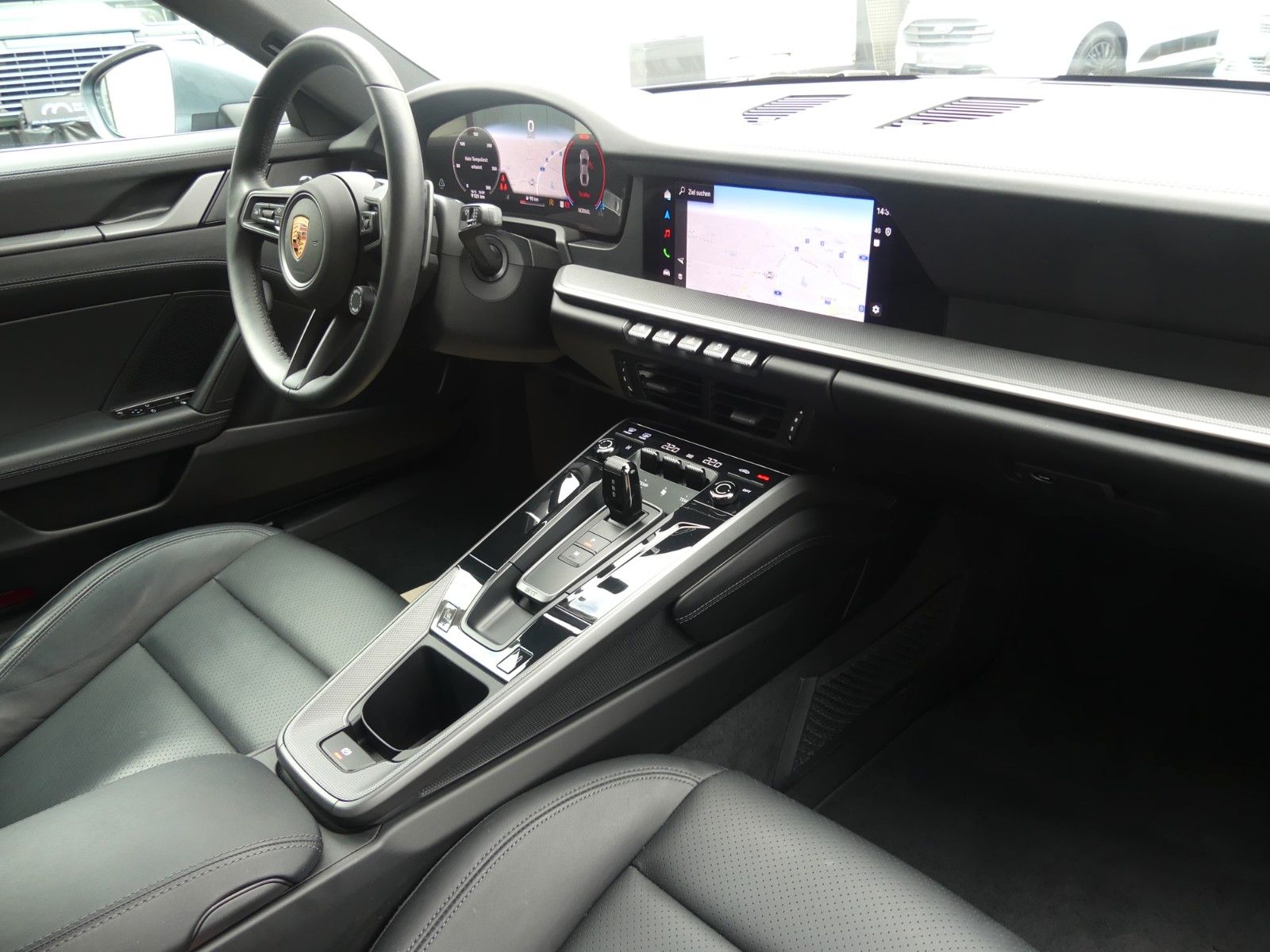 Fahrzeugabbildung Porsche 911 / 992 Carrera, 1. Hd., Zustand NEUWERTIG