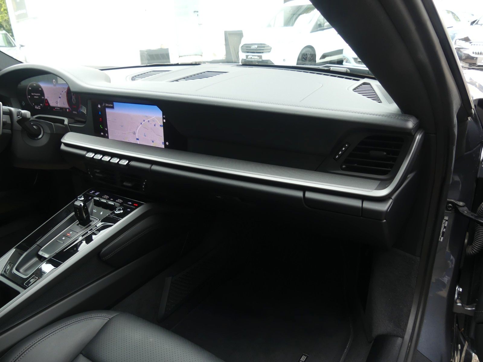 Fahrzeugabbildung Porsche 911 / 992 Carrera, 1. Hd., Zustand NEUWERTIG