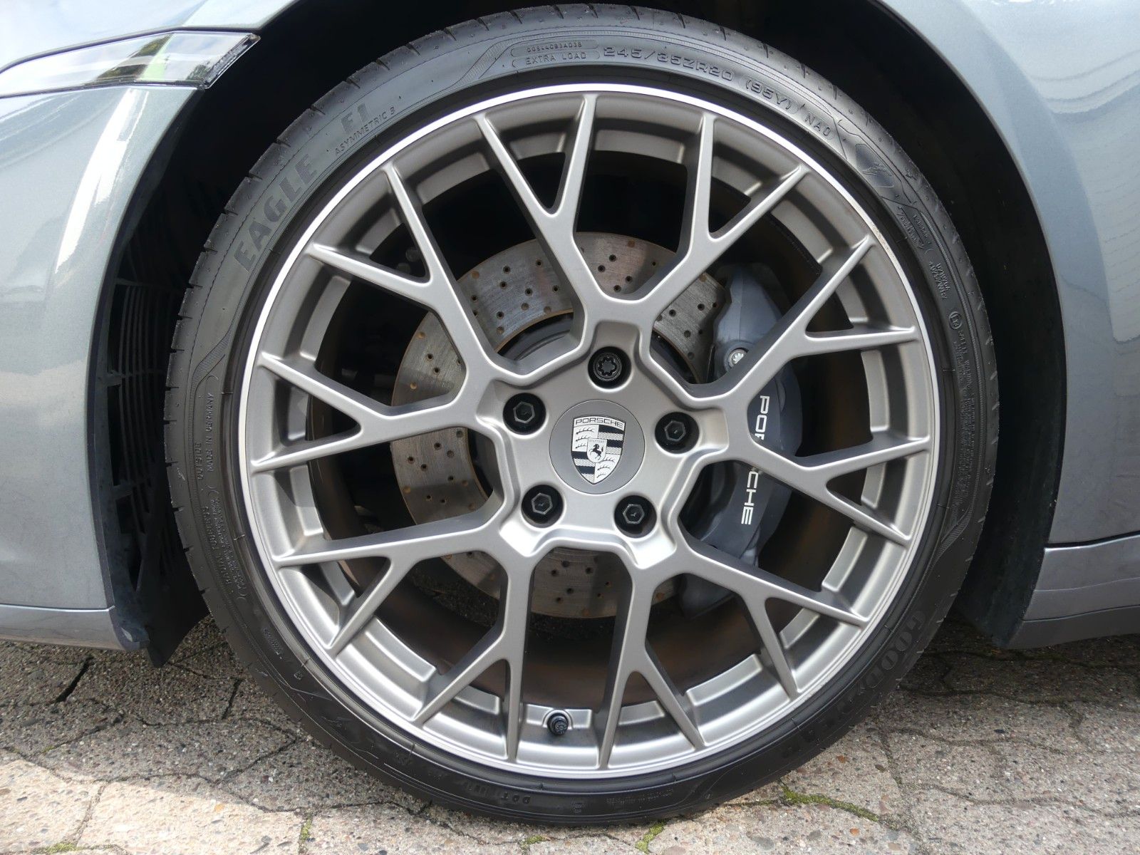 Fahrzeugabbildung Porsche 911 / 992 Carrera, 1. Hd., Zustand NEUWERTIG