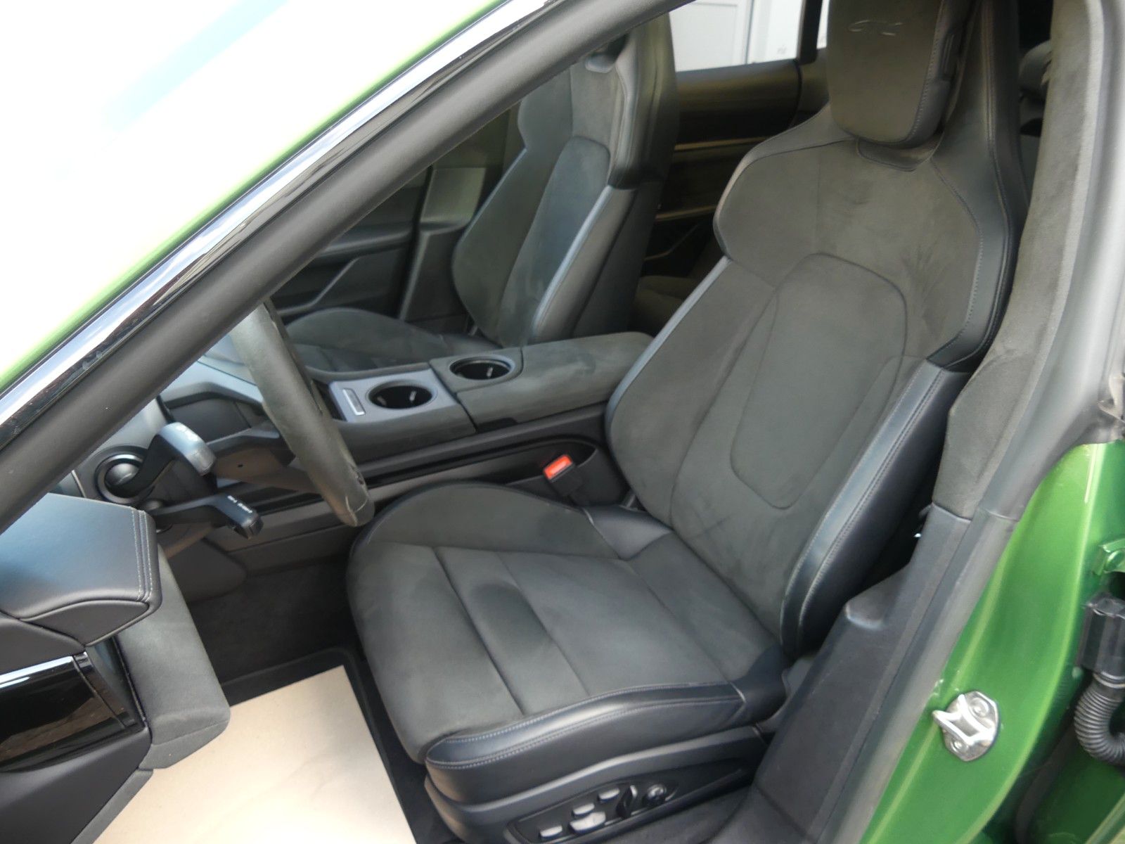 Fahrzeugabbildung Porsche Taycan Sport Turismo GTS, 1.Hand, BOSE, 21 Zoll
