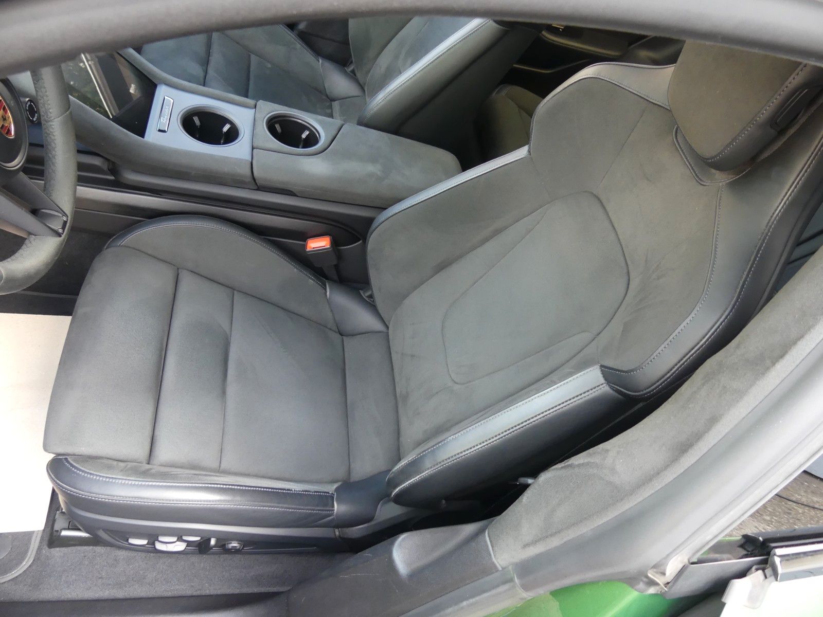 Fahrzeugabbildung Porsche Taycan Sport Turismo GTS, 1.Hand, BOSE, 21 Zoll