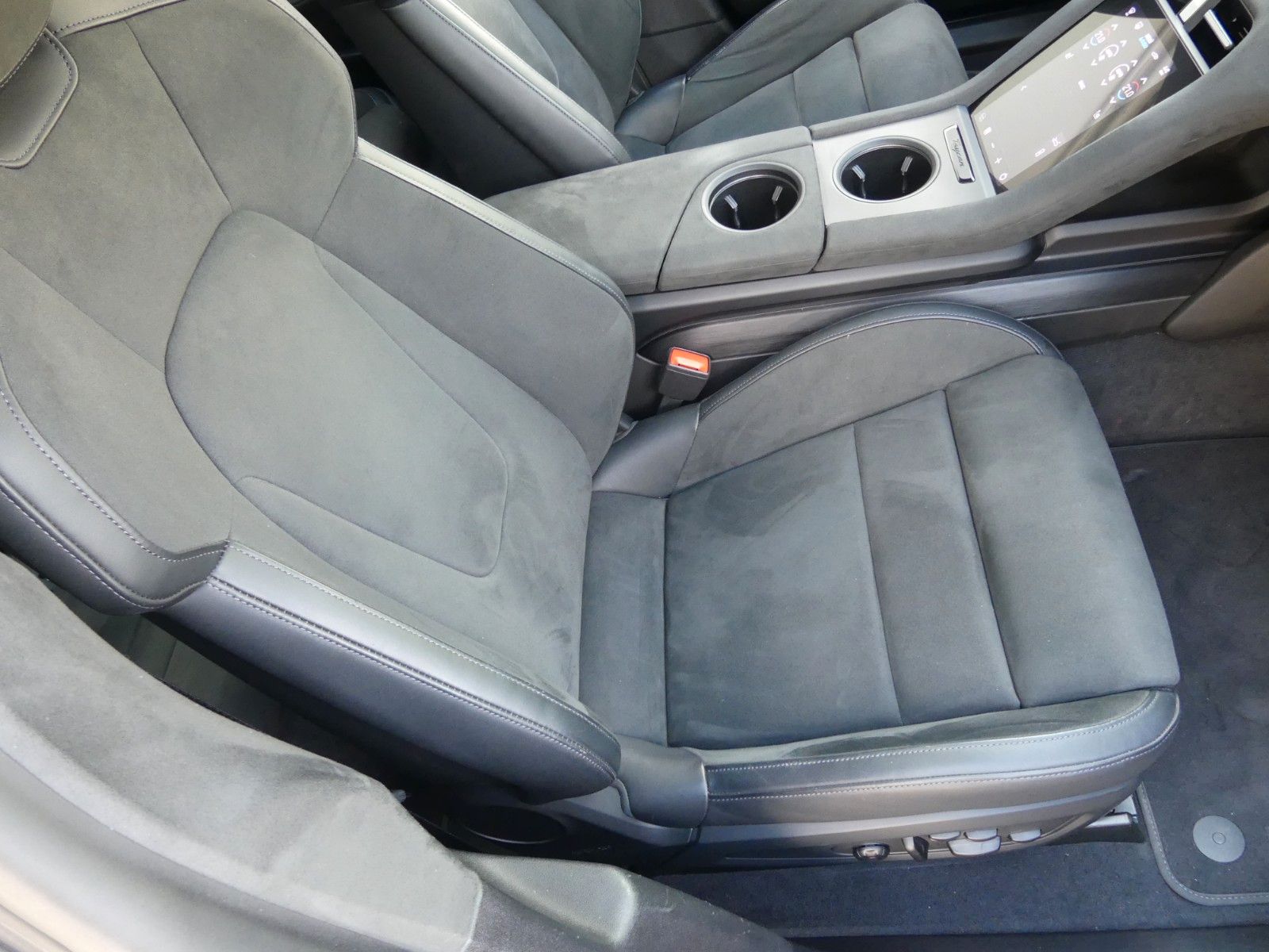 Fahrzeugabbildung Porsche Taycan Sport Turismo GTS, 1.Hand, BOSE, 21 Zoll