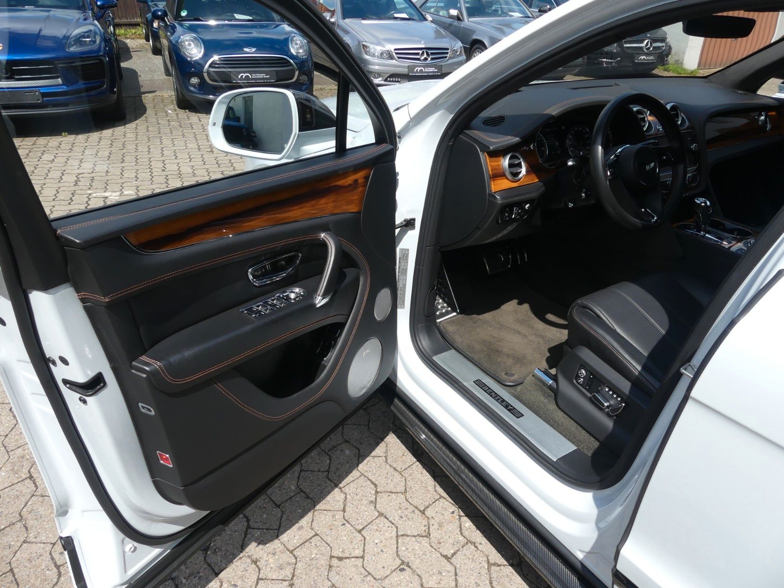 Fahrzeugabbildung Bentley Bentayga , 2. Hd., deutsches Fzg, Vollausstatt.