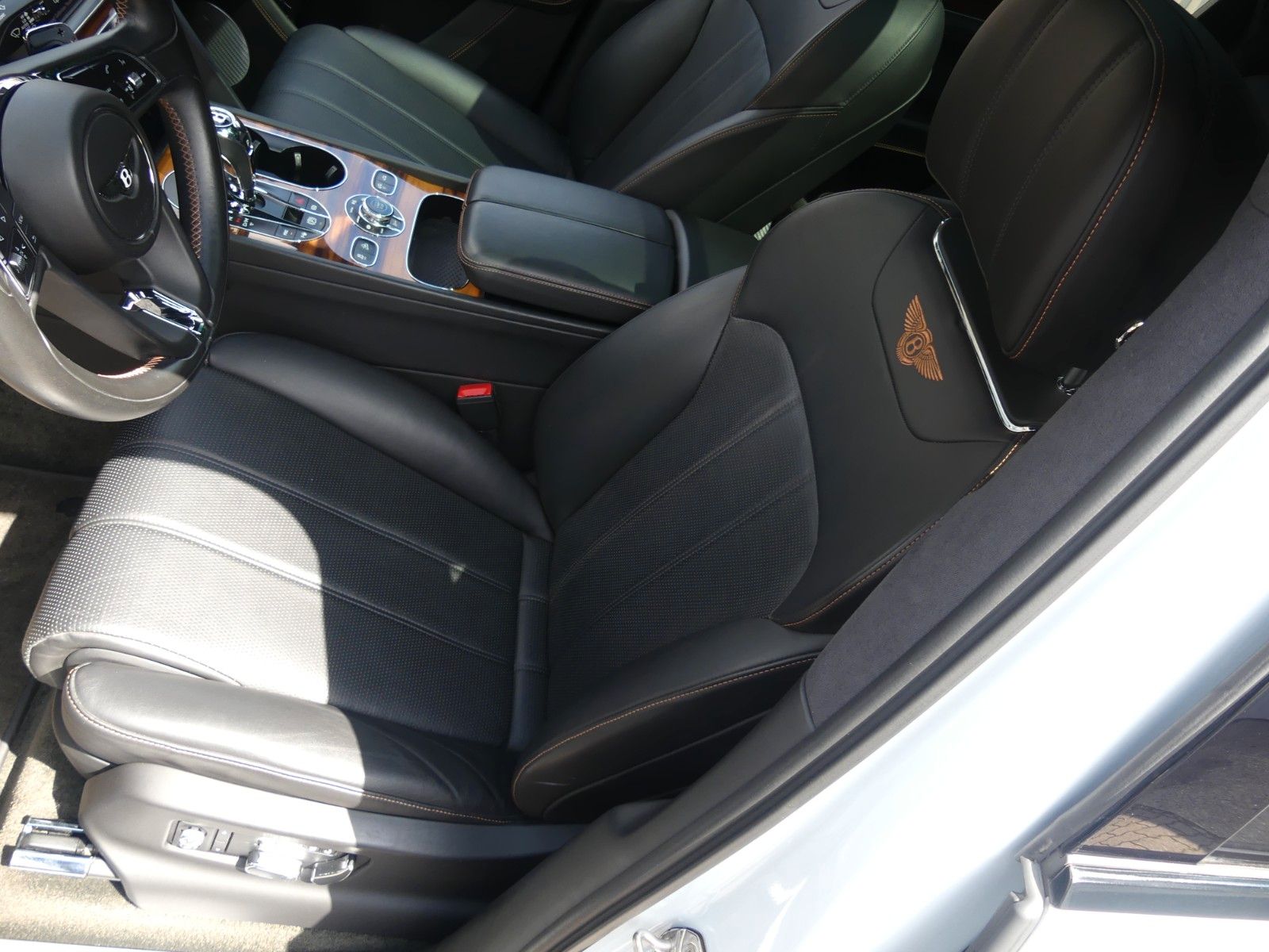 Fahrzeugabbildung Bentley Bentayga , 2. Hd., deutsches Fzg, Vollausstatt.