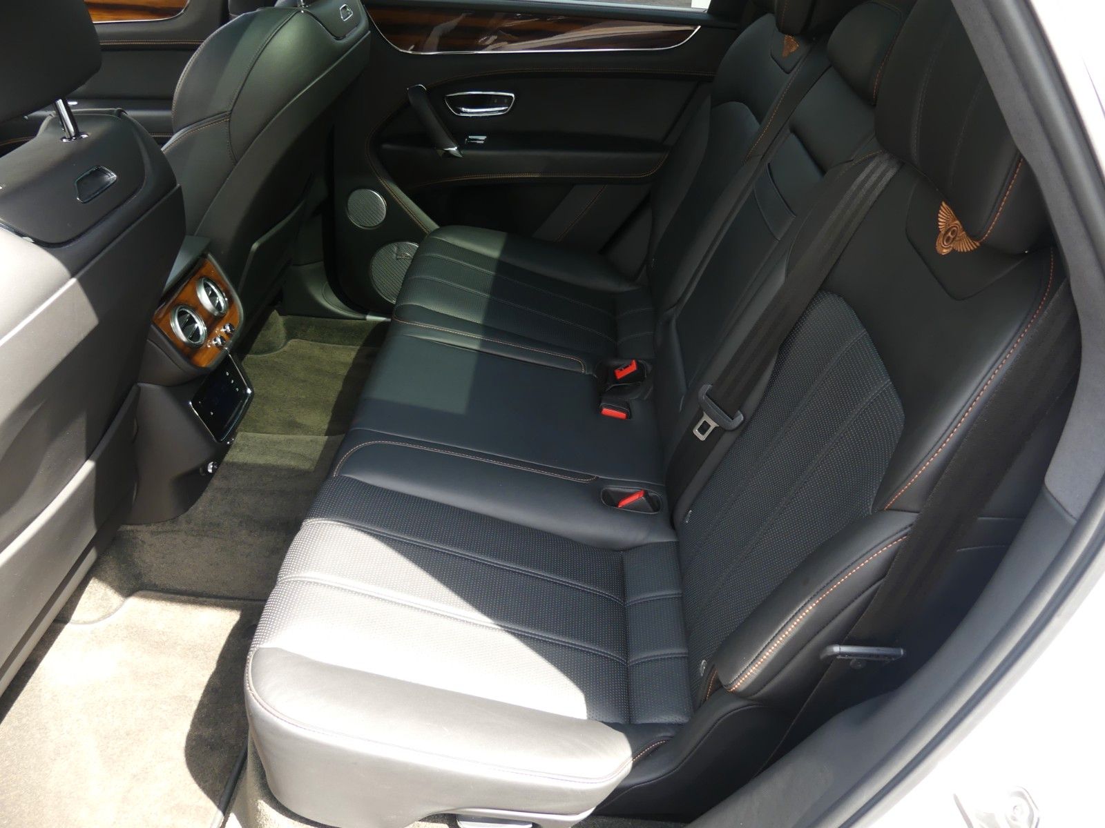 Fahrzeugabbildung Bentley Bentayga , 2. Hd., deutsches Fzg, Vollausstatt.