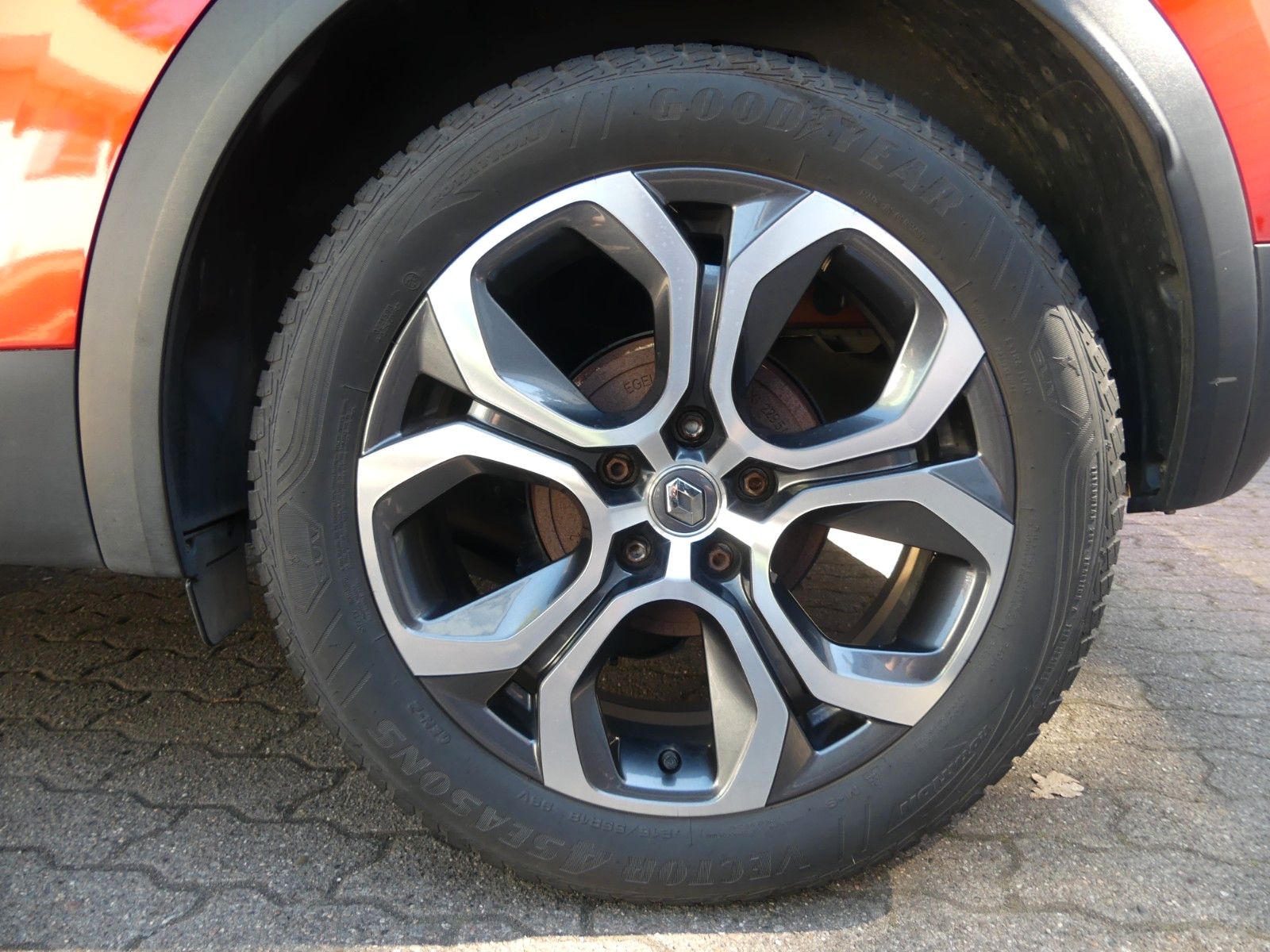 Fahrzeugabbildung Renault Captur II Intens, 2. Hd., Automatik, Top Zustand