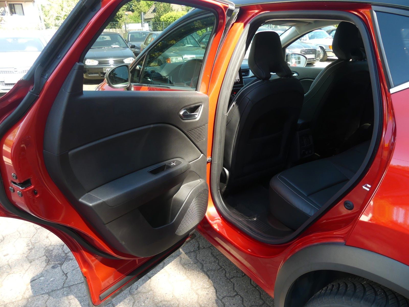 Fahrzeugabbildung Renault Captur II Intens, 2. Hd., Automatik, Top Zustand
