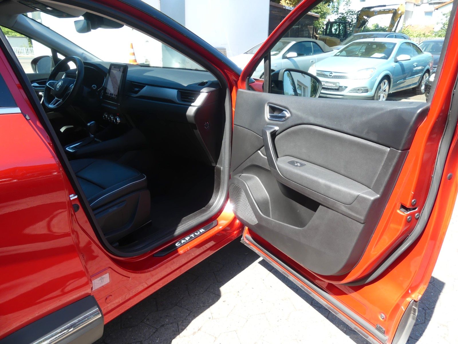 Fahrzeugabbildung Renault Captur II Intens, 2. Hd., Automatik, Top Zustand