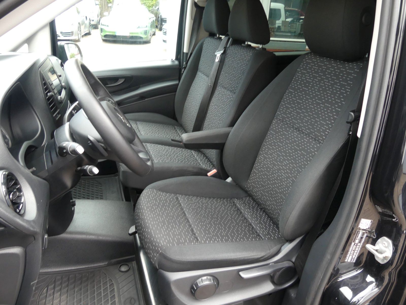 Fahrzeugabbildung Mercedes-Benz Vito Mixto lang, 2. Hd, AHK, LED, AMG, Top Zust