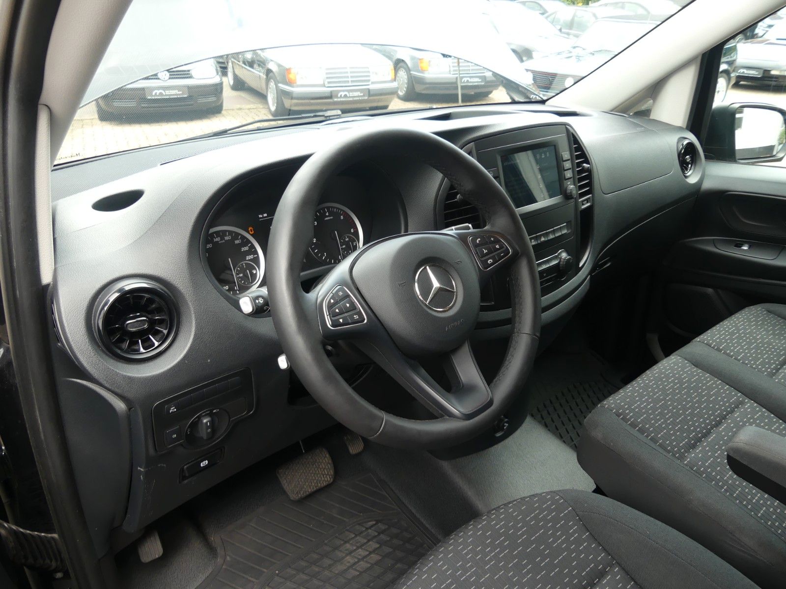 Fahrzeugabbildung Mercedes-Benz Vito Mixto lang, 2. Hd, AHK, LED, AMG, Top Zust