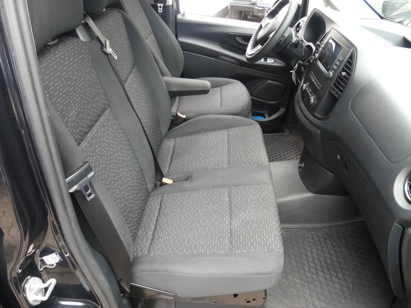Fahrzeugabbildung Mercedes-Benz Vito Mixto lang, 2. Hd, AHK, LED, AMG, Top Zust