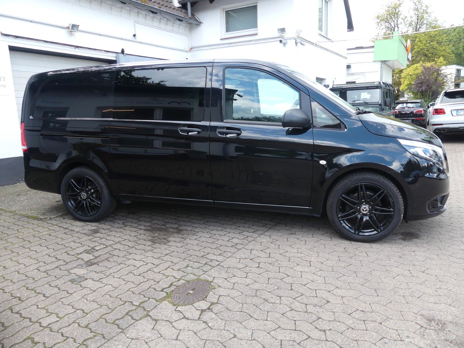 Fahrzeugabbildung Mercedes-Benz Vito Mixto lang, 2. Hd, AHK, LED, AMG, Top Zust