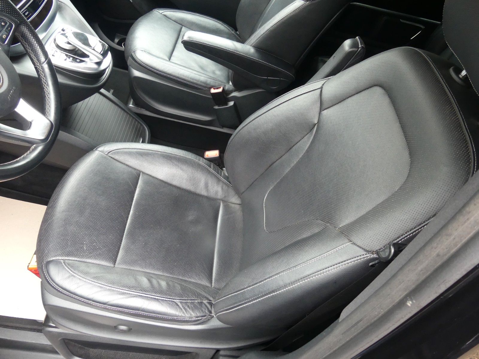 Fahrzeugabbildung Mercedes-Benz V250 CDI AVANTGARDE EDITION lang, 2. Hd., U-frei