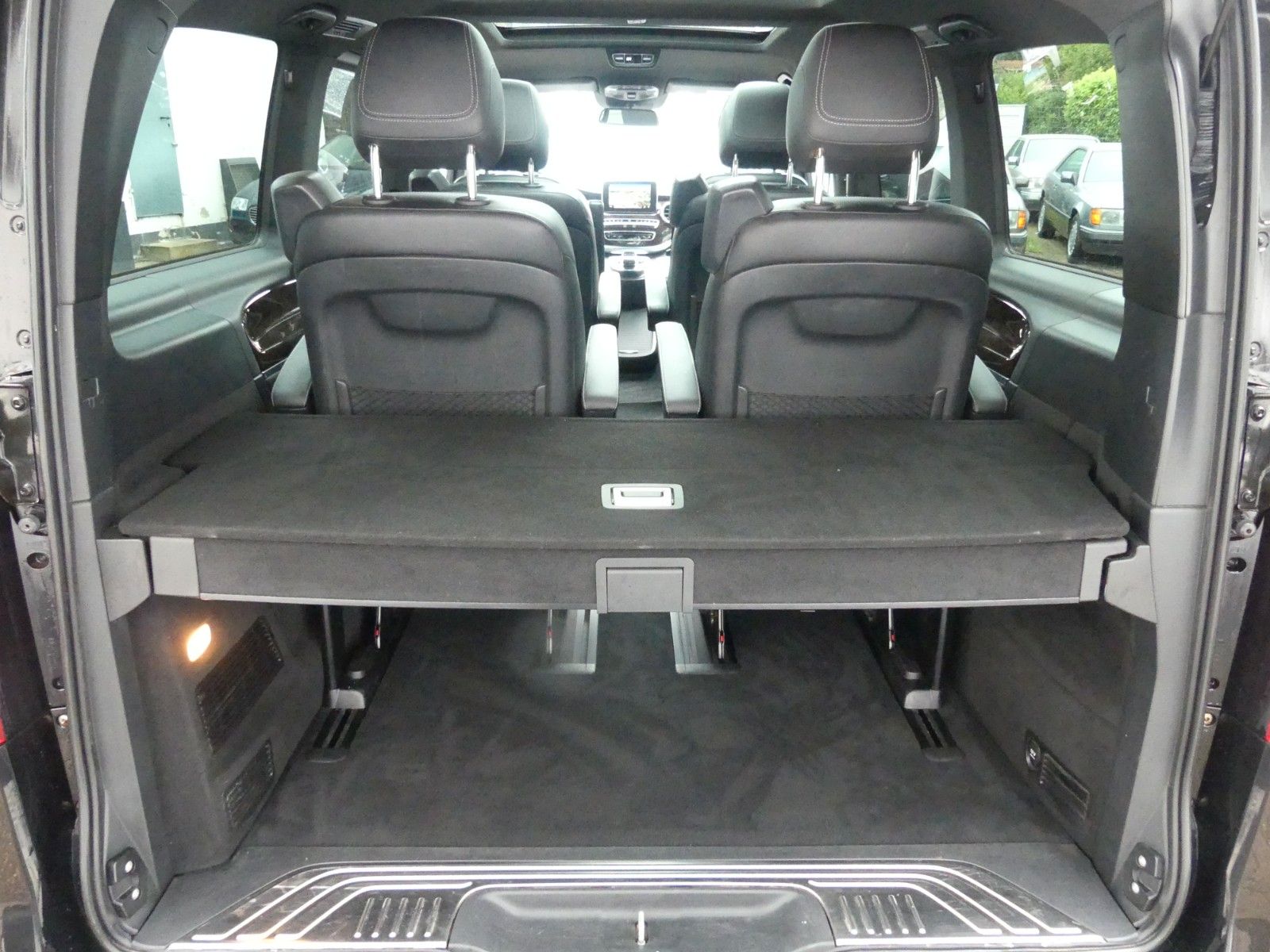 Fahrzeugabbildung Mercedes-Benz V250 CDI AVANTGARDE EDITION lang, 2. Hd., U-frei
