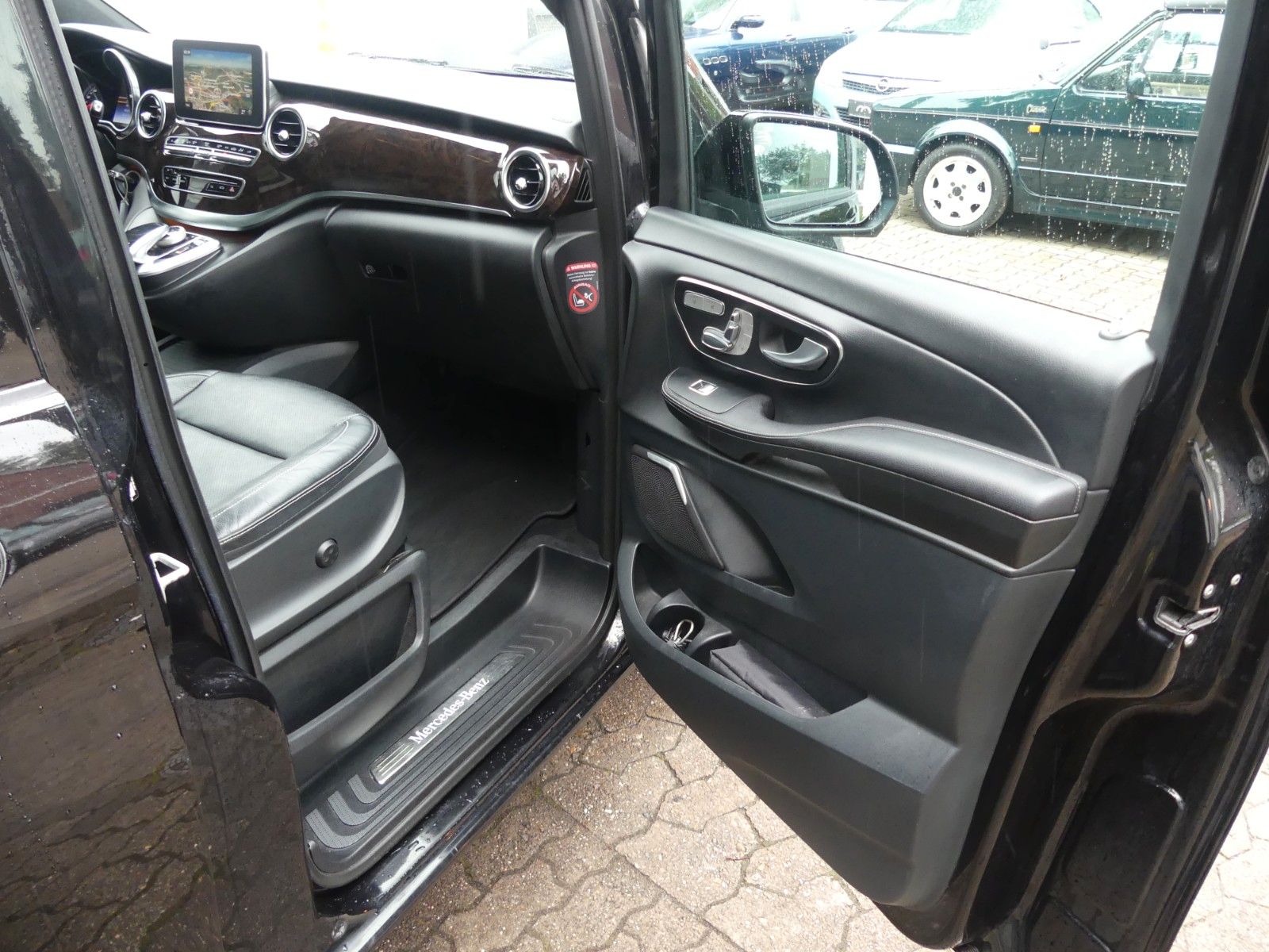 Fahrzeugabbildung Mercedes-Benz V250 CDI AVANTGARDE EDITION lang, 2. Hd., U-frei