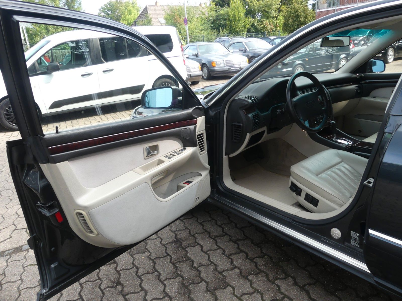Fahrzeugabbildung Audi A8 4.2 quattro, 2. Hd., Top Zustand