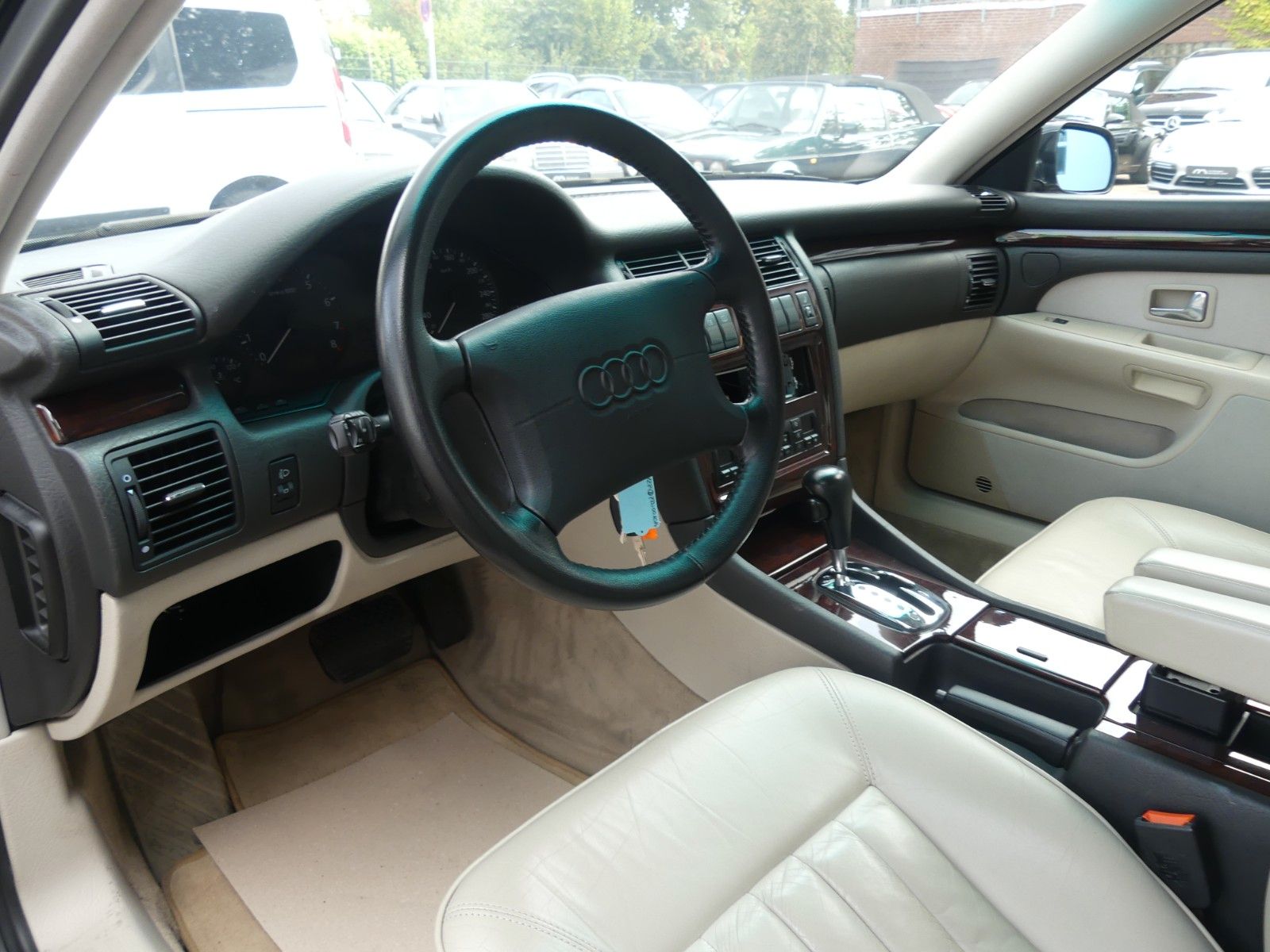 Fahrzeugabbildung Audi A8 4.2 quattro, 2. Hd., Top Zustand