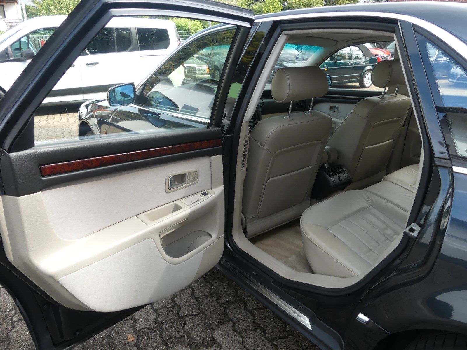 Fahrzeugabbildung Audi A8 4.2 quattro, 2. Hd., Top Zustand