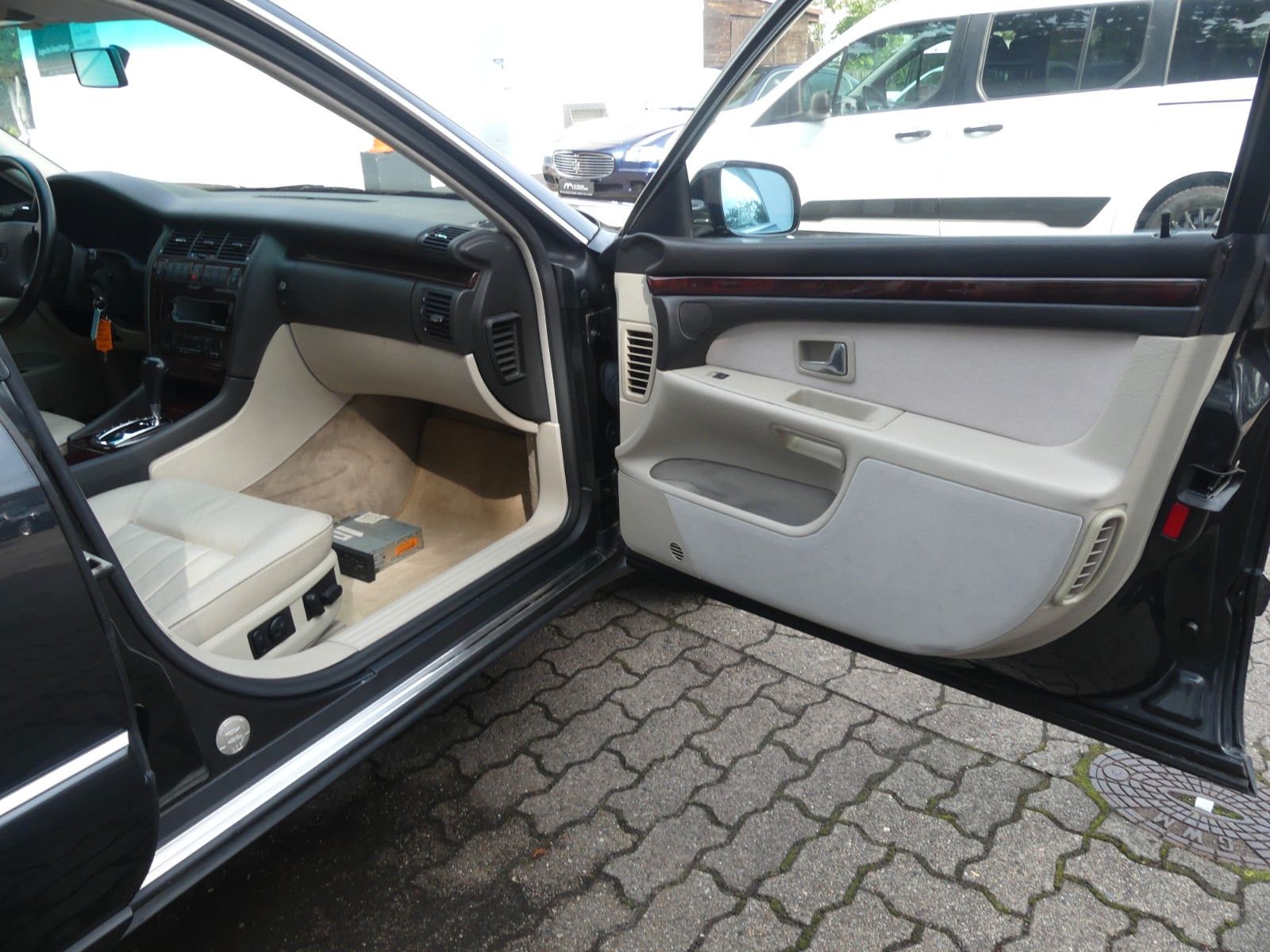 Fahrzeugabbildung Audi A8 4.2 quattro, 2. Hd., Top Zustand