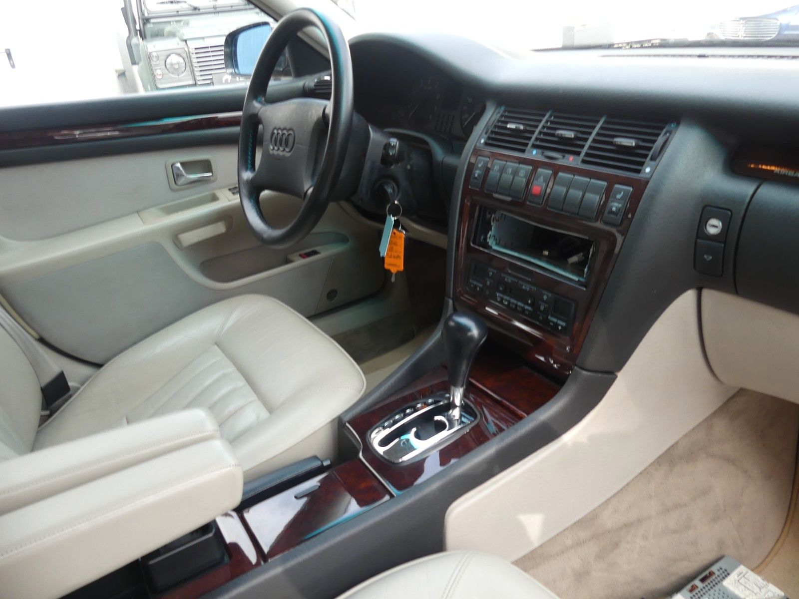 Fahrzeugabbildung Audi A8 4.2 quattro, 2. Hd., Top Zustand