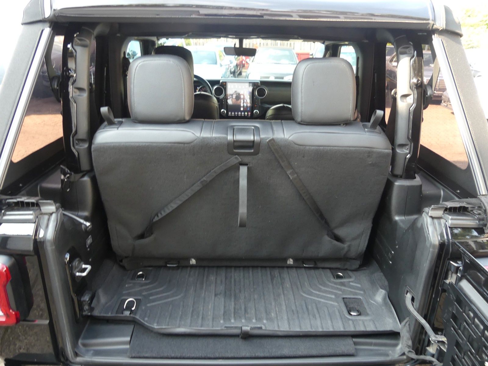 Fahrzeugabbildung Jeep Wrangler Unlimited Sahara, EINZELSTÜCK