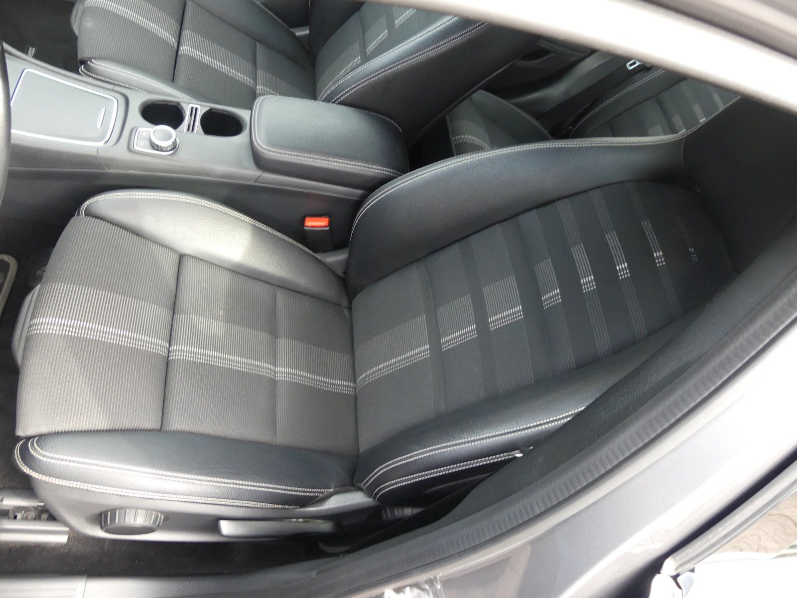 Fahrzeugabbildung Mercedes-Benz A 200d, Kamera, AHK, Navi, Top Zustand