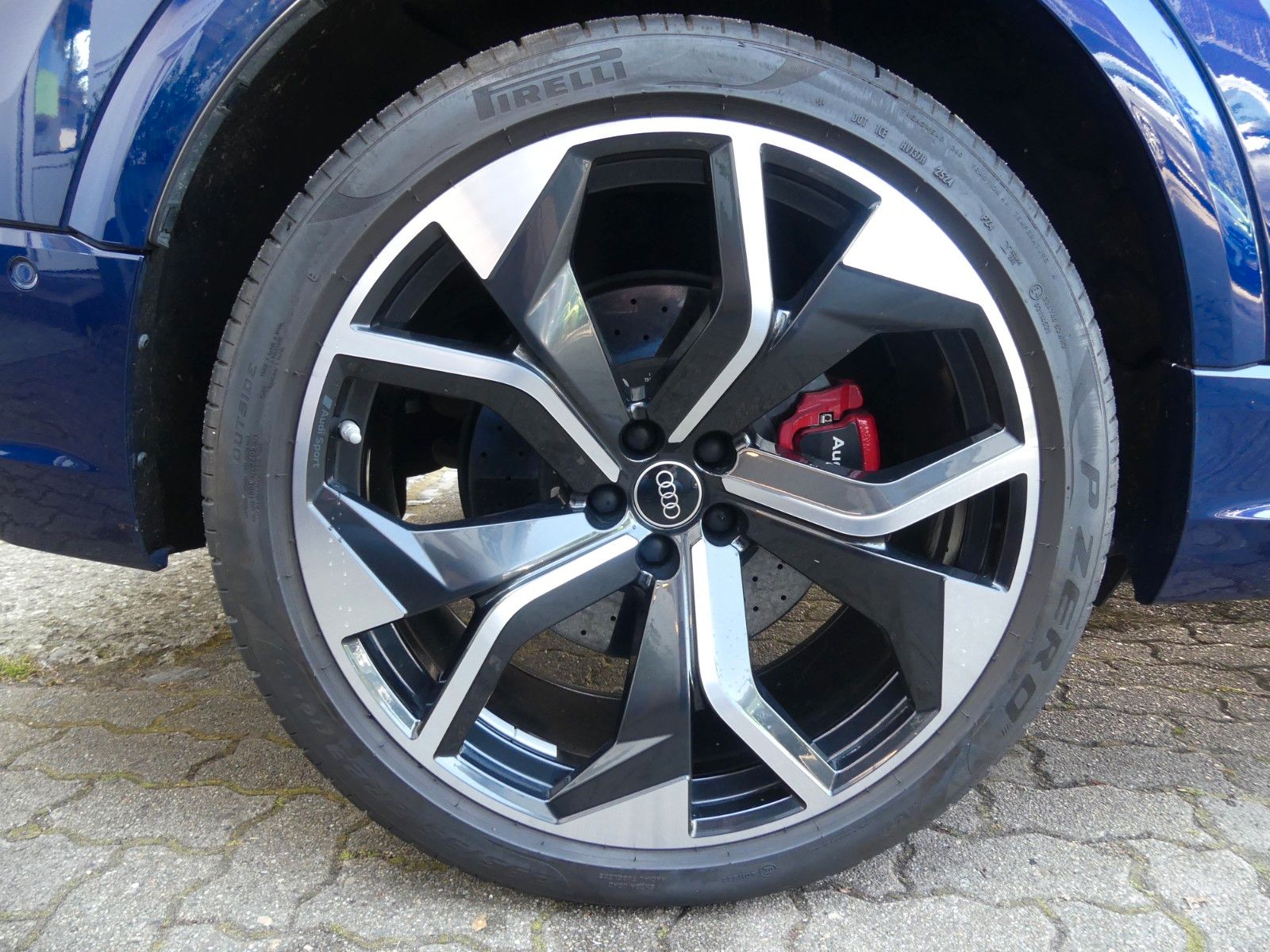 Fahrzeugabbildung Audi RS Q8 4.0 TFSI, 1. Hd., B&O, Keramik, Carbon