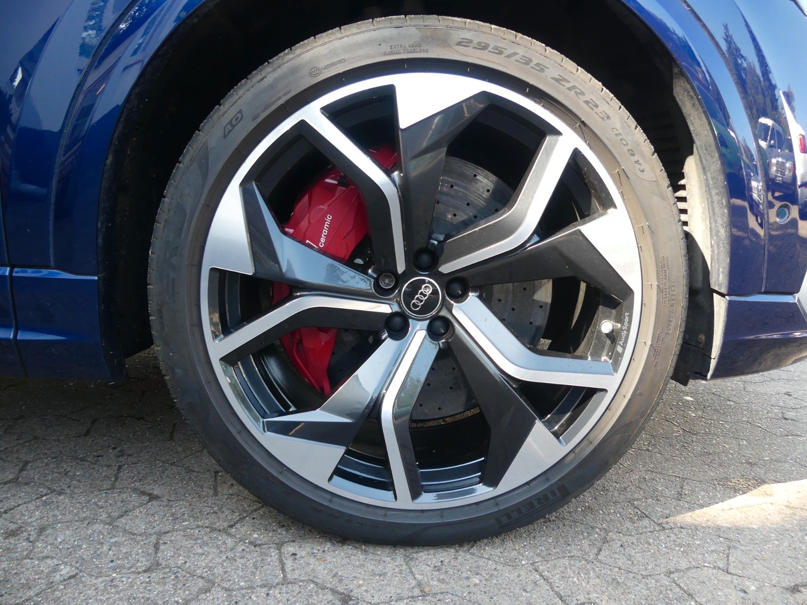 Fahrzeugabbildung Audi RS Q8 4.0 TFSI, 1. Hd., B&O, Keramik, Carbon