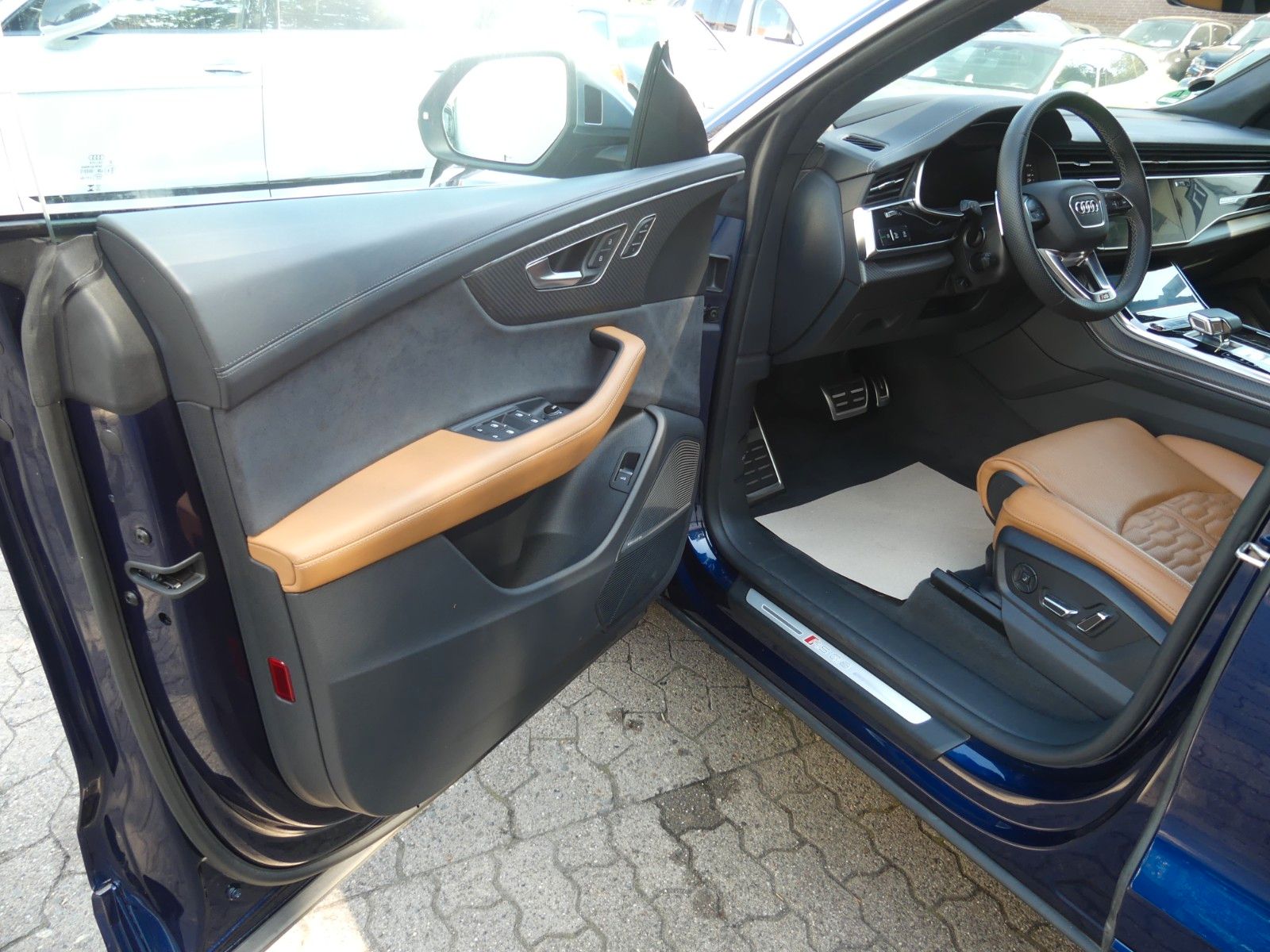 Fahrzeugabbildung Audi RS Q8 4.0 TFSI, 1. Hd., B&O, Keramik, Carbon