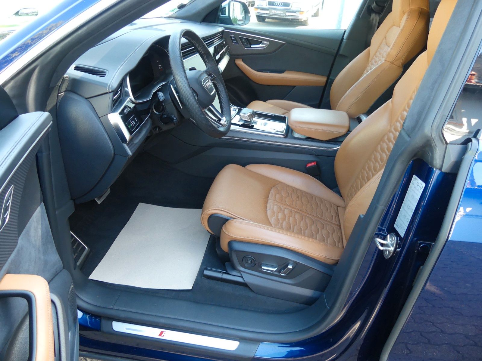 Fahrzeugabbildung Audi RS Q8 4.0 TFSI, 1. Hd., B&O, Keramik, Carbon