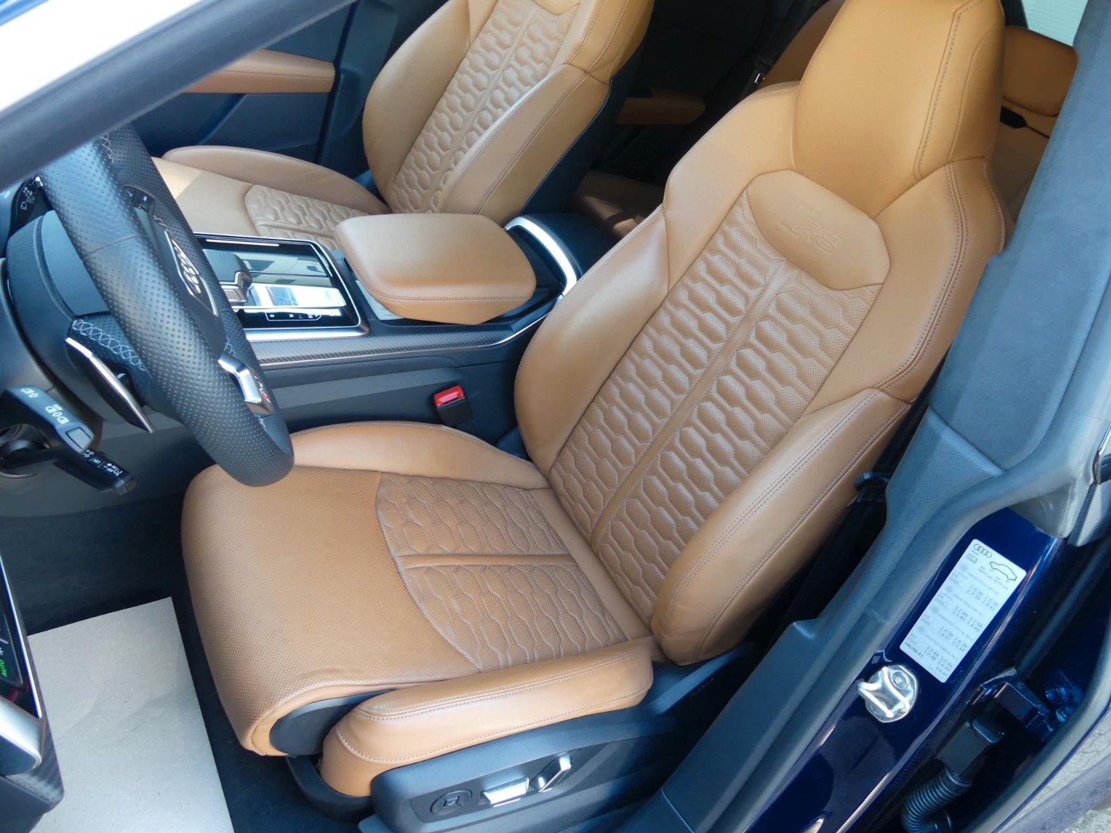 Fahrzeugabbildung Audi RS Q8 4.0 TFSI, 1. Hd., B&O, Keramik, Carbon