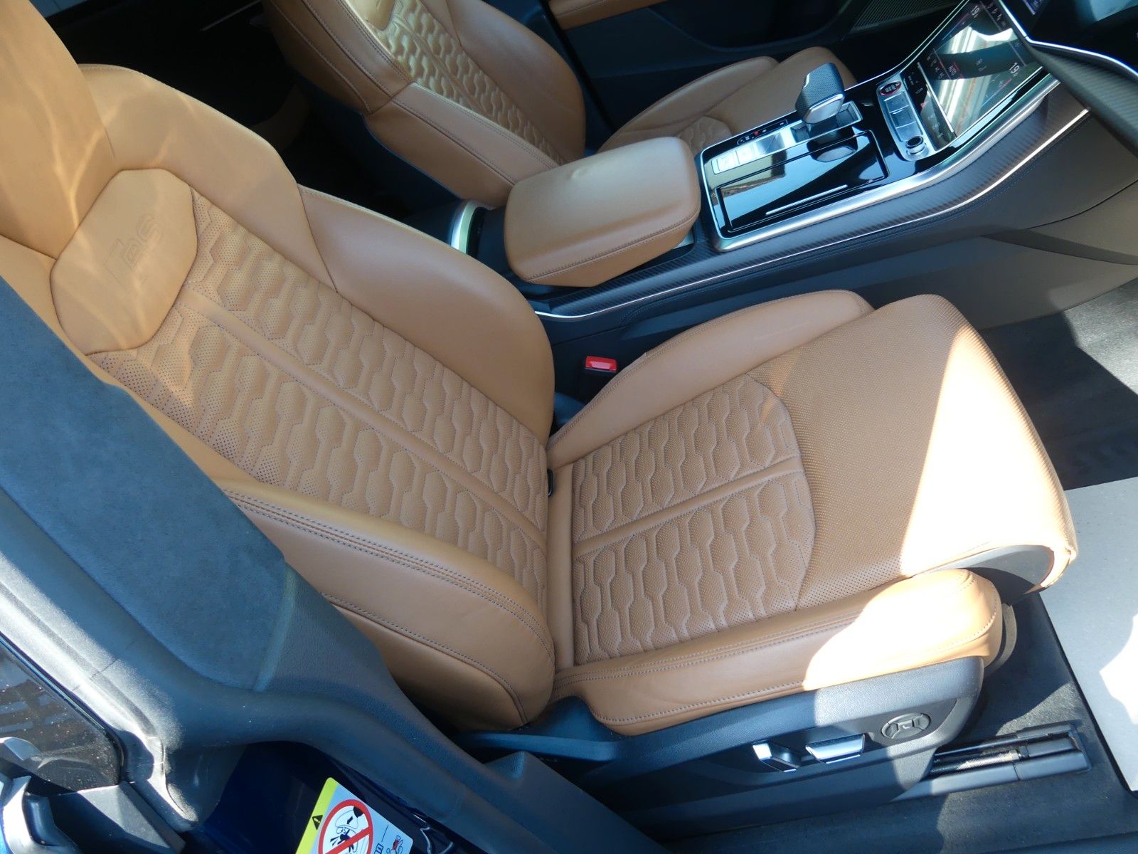 Fahrzeugabbildung Audi RS Q8 4.0 TFSI, 1. Hd., B&O, Keramik, Carbon