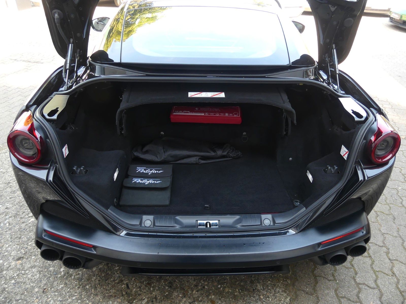 Fahrzeugabbildung Ferrari Portofino, Garantie,Carbon,NOVITEC,Kamera,TOP
