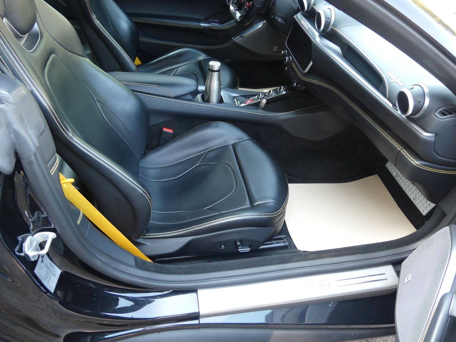 Fahrzeugabbildung Ferrari Portofino, Garantie,Carbon,NOVITEC,Kamera,TOP