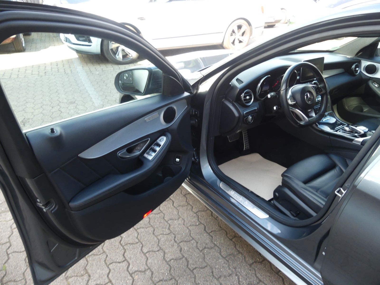 Fahrzeugabbildung Mercedes-Benz C 250 T-4Matic, AMG PAKET, Top Zustand