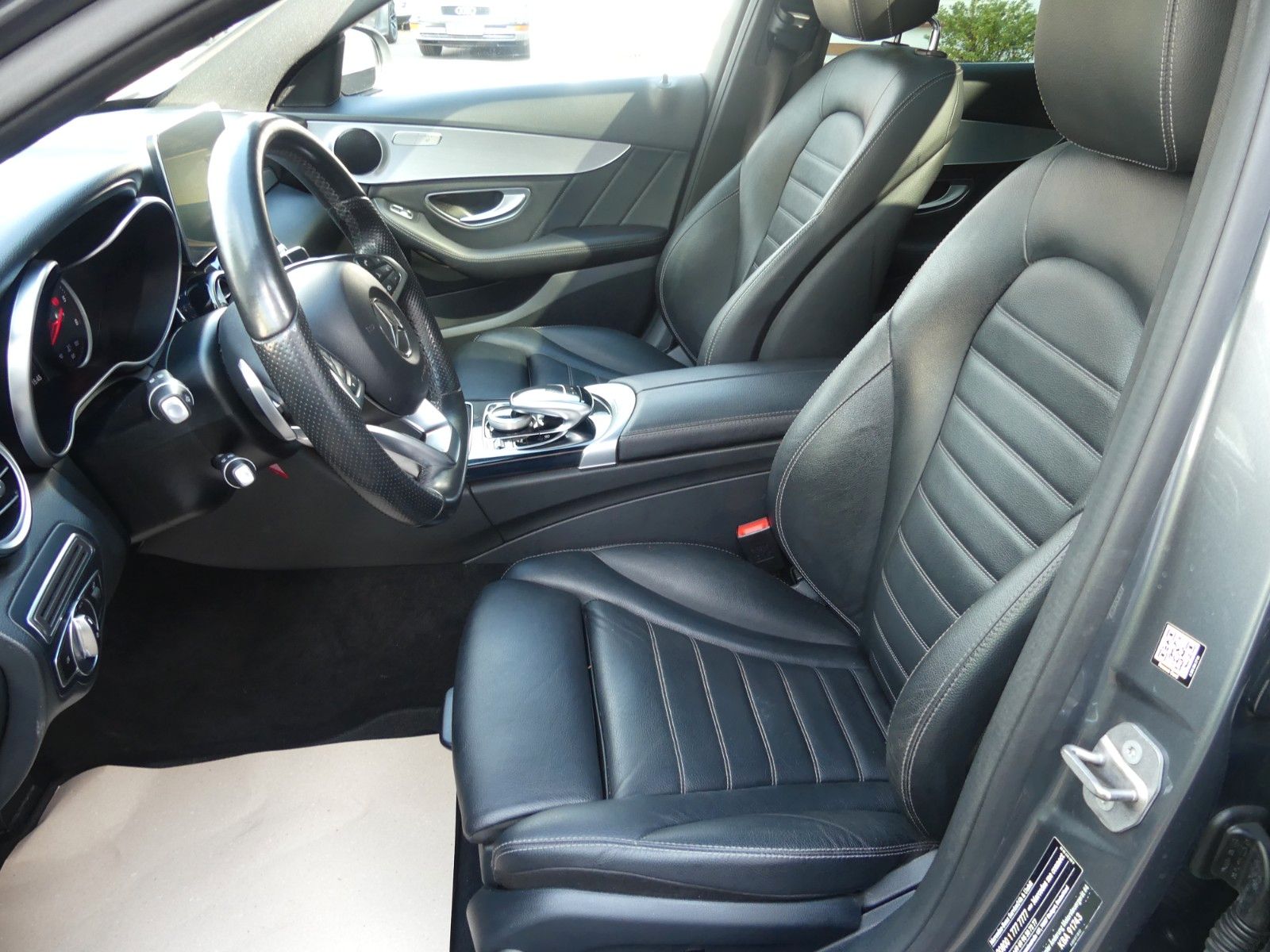 Fahrzeugabbildung Mercedes-Benz C 250 T-4Matic, AMG PAKET, Top Zustand