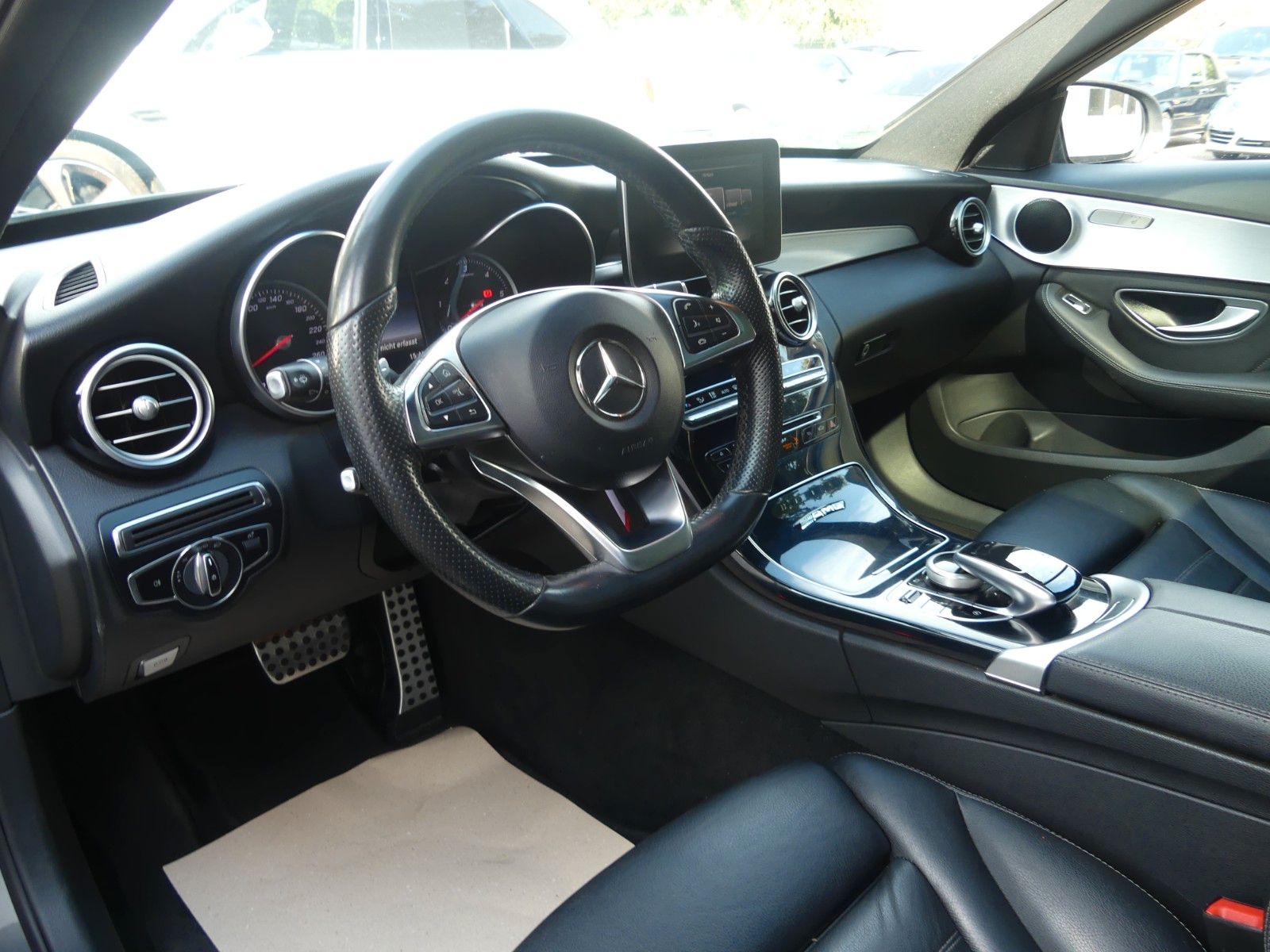 Fahrzeugabbildung Mercedes-Benz C 250 T-4Matic, AMG PAKET, Top Zustand