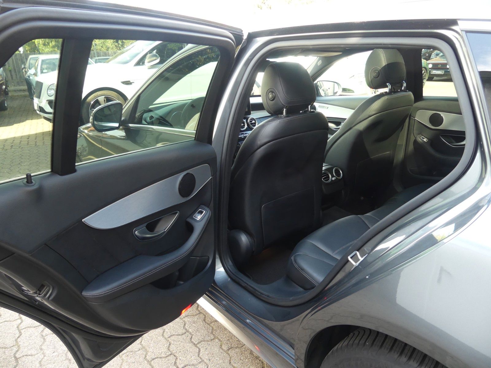 Fahrzeugabbildung Mercedes-Benz C 250 T-4Matic, AMG PAKET, Top Zustand