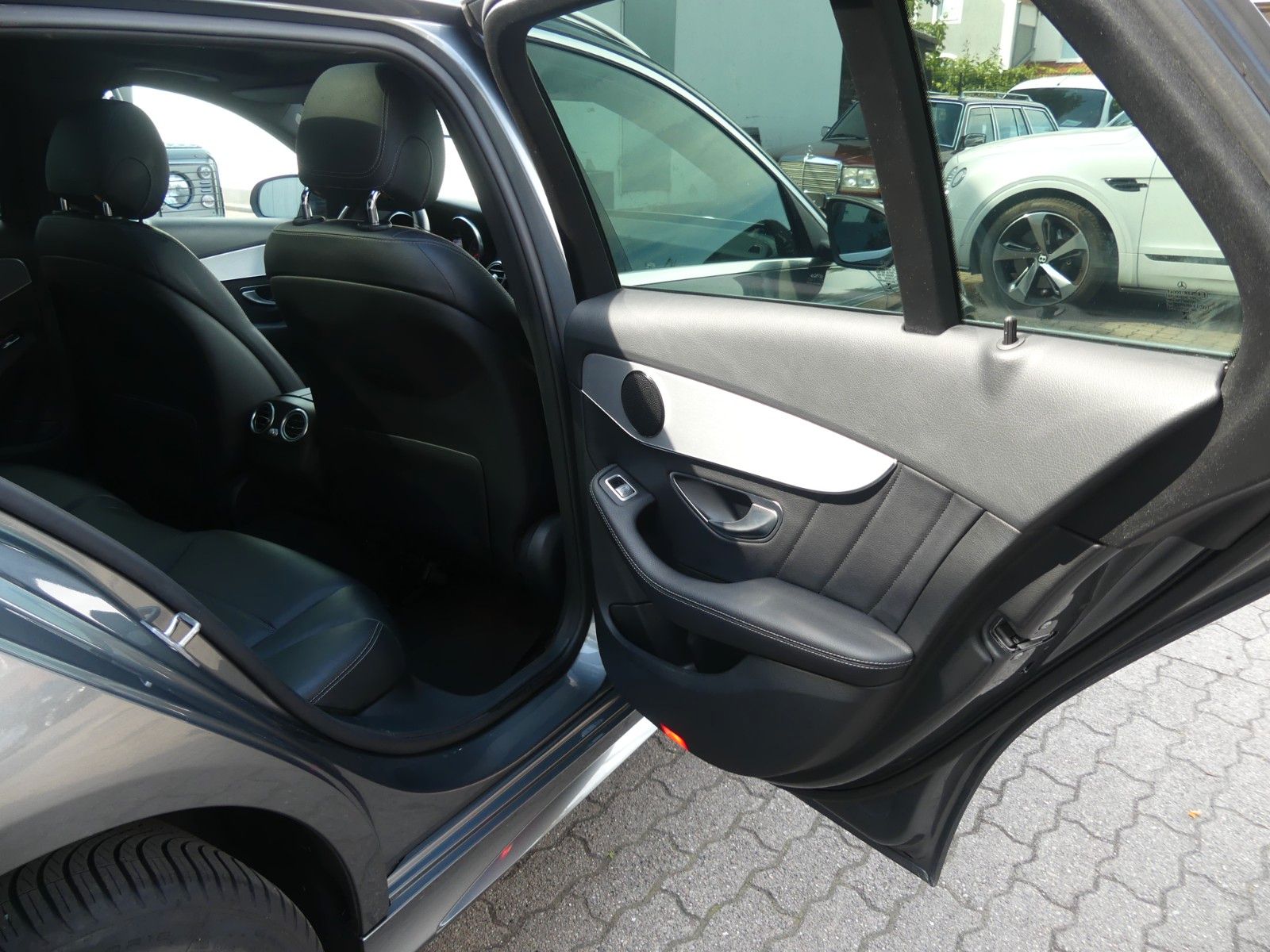 Fahrzeugabbildung Mercedes-Benz C 250 T-4Matic, AMG PAKET, Top Zustand
