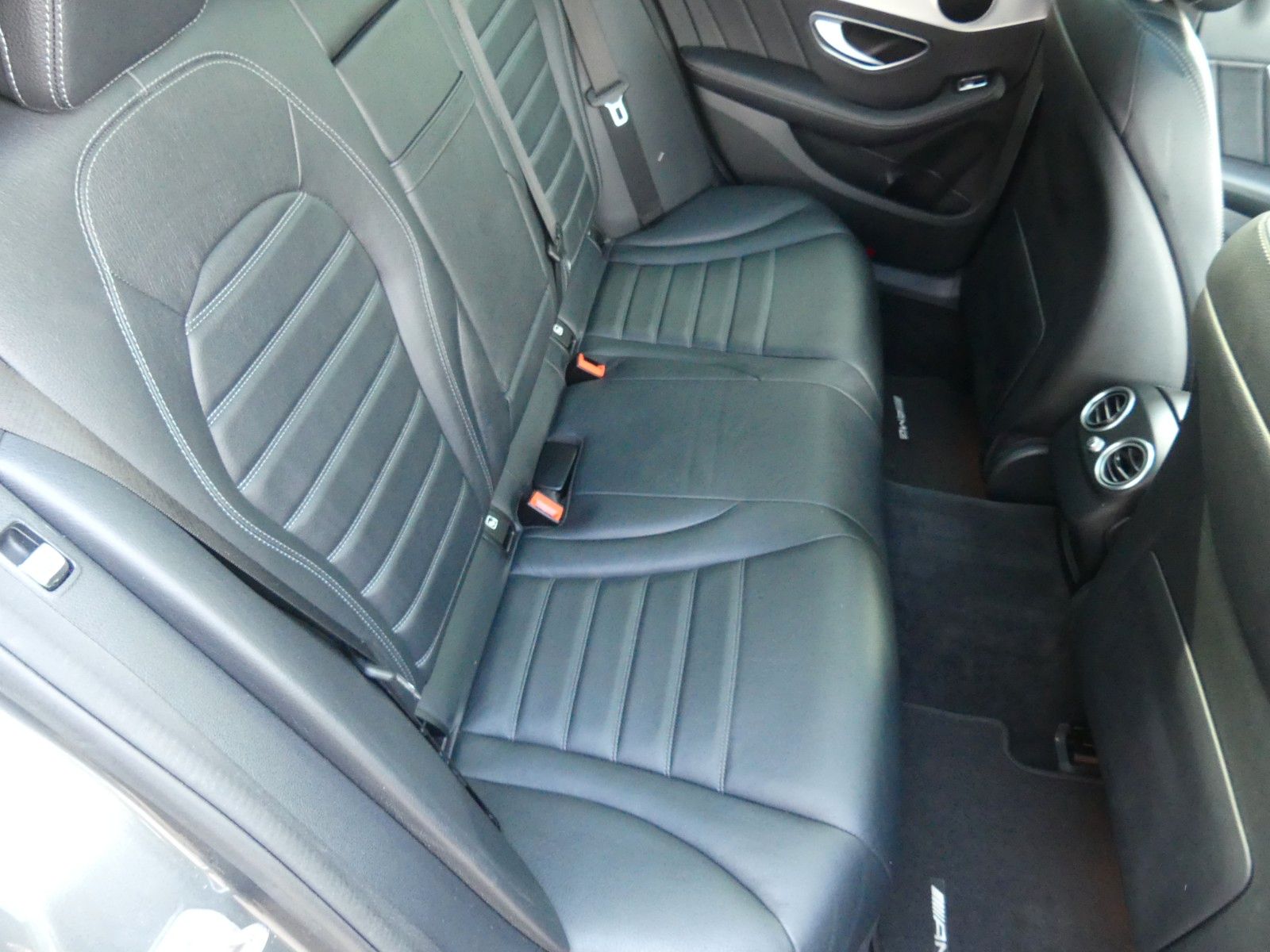 Fahrzeugabbildung Mercedes-Benz C 250 T-4Matic, AMG PAKET, Top Zustand