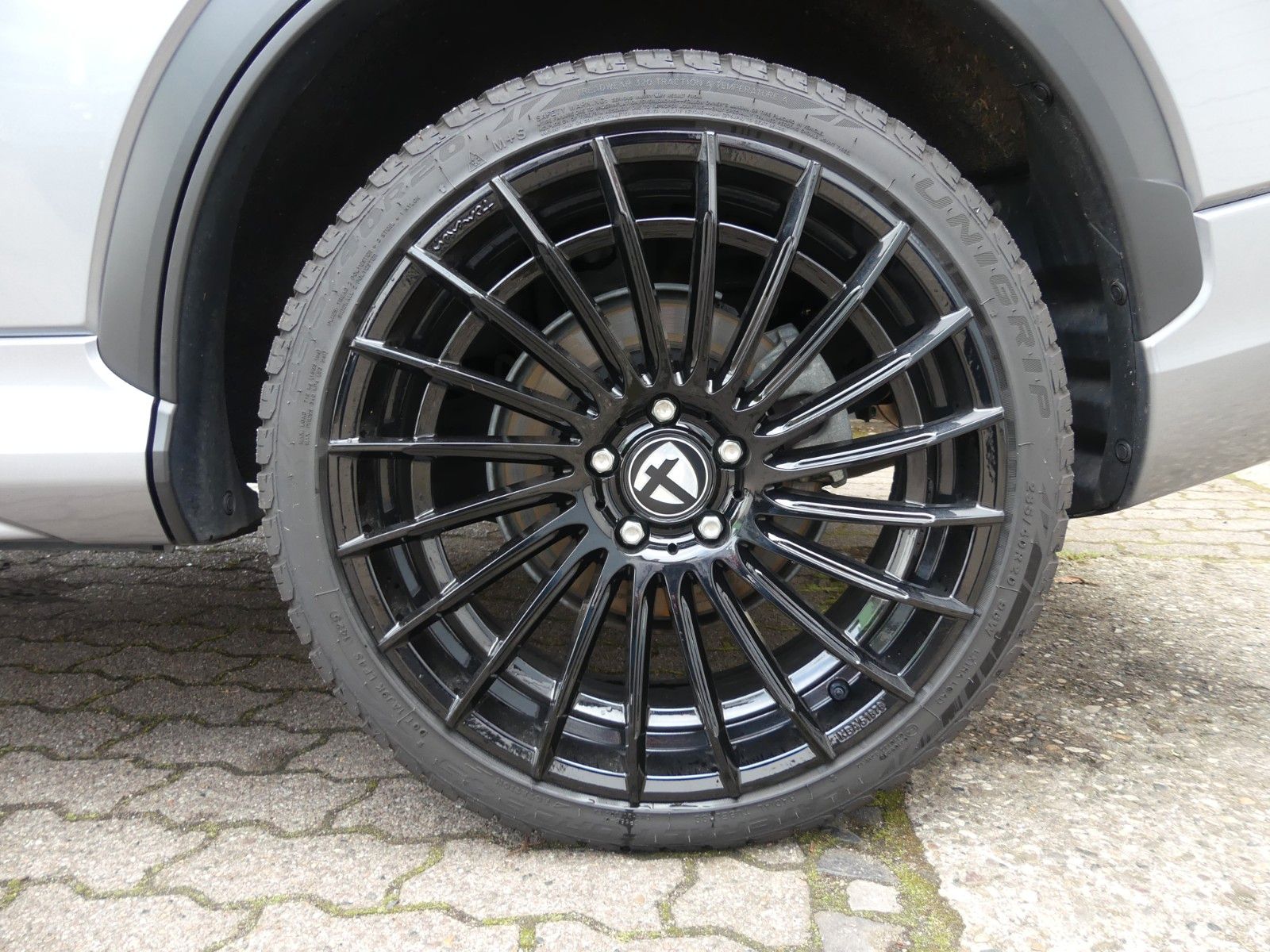 Fahrzeugabbildung Mitsubishi Eclipse Cross Plus Select Black Hybrid 4WD