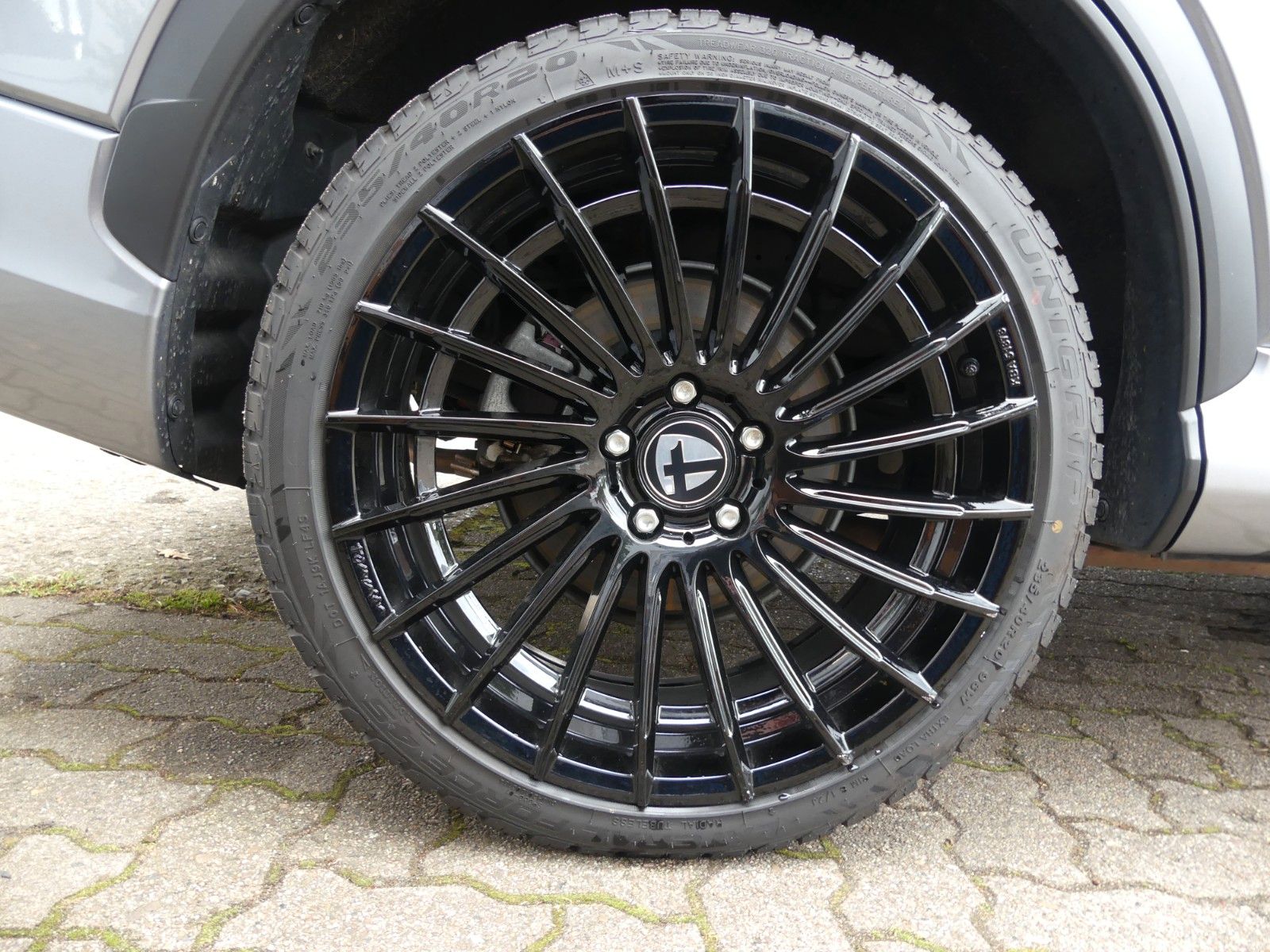 Fahrzeugabbildung Mitsubishi Eclipse Cross Plus Select Black Hybrid 4WD